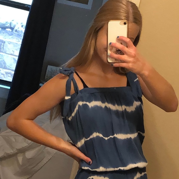 Blue and White Adjustable Hollister romper - Picture 2 of 2